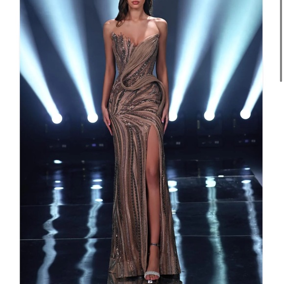 Catwalk Couture Gown Look 411 - Picture 2 of 9